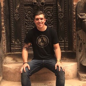 Meet your Posher, Casey